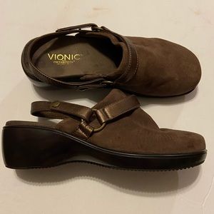 Vionic Adelaide brown suede mule/clog shoes size 8